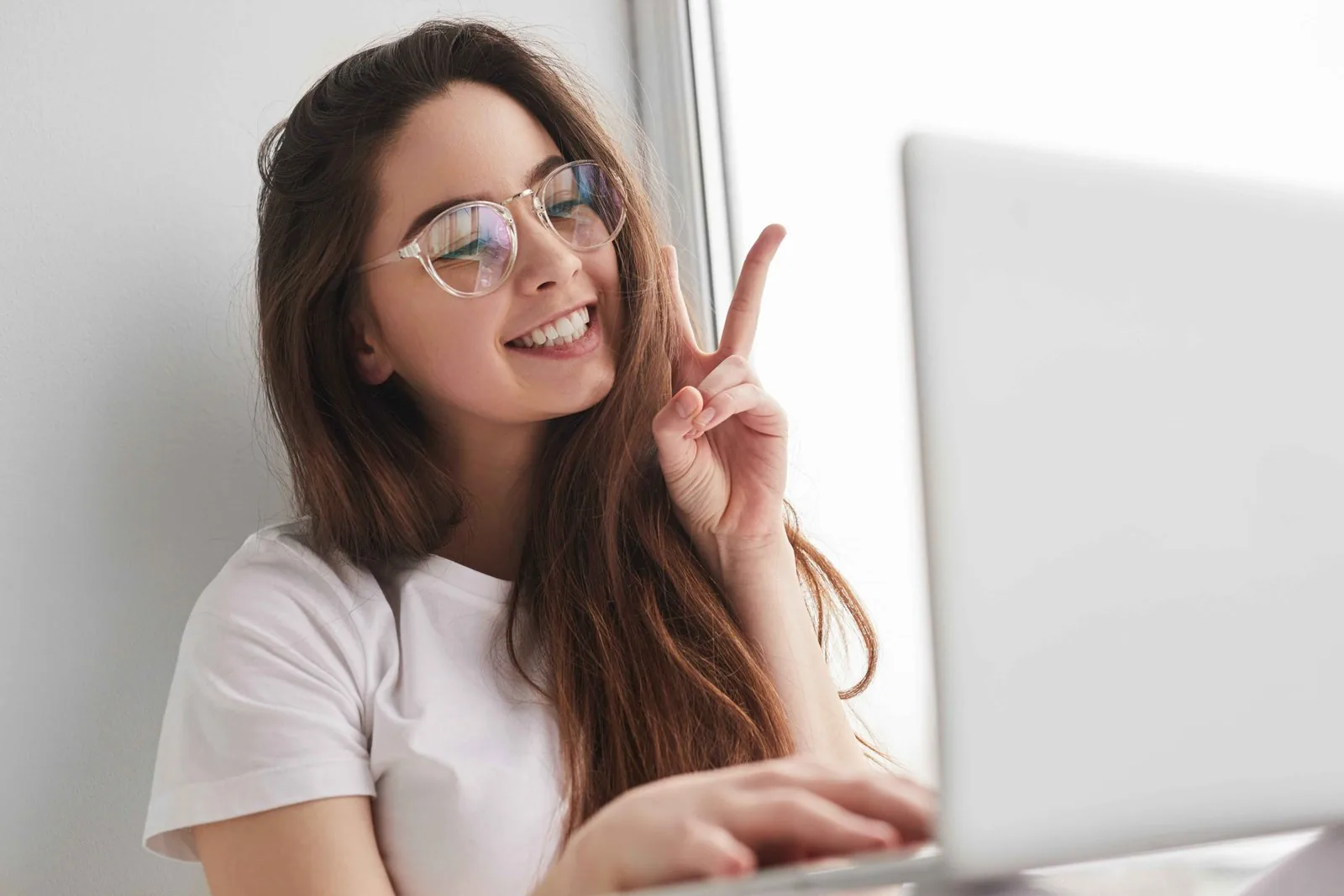 Woman learning to use 3D home design software in an online lesson