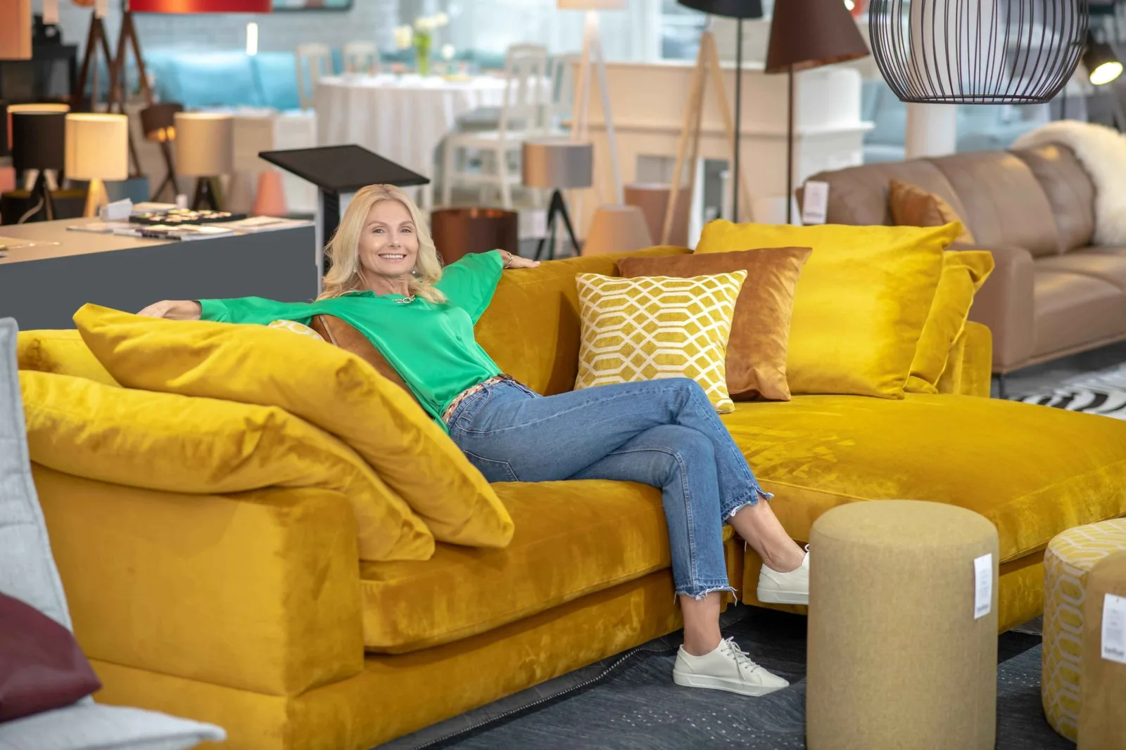 Relaxed Lawson style sofa with loose back cushions