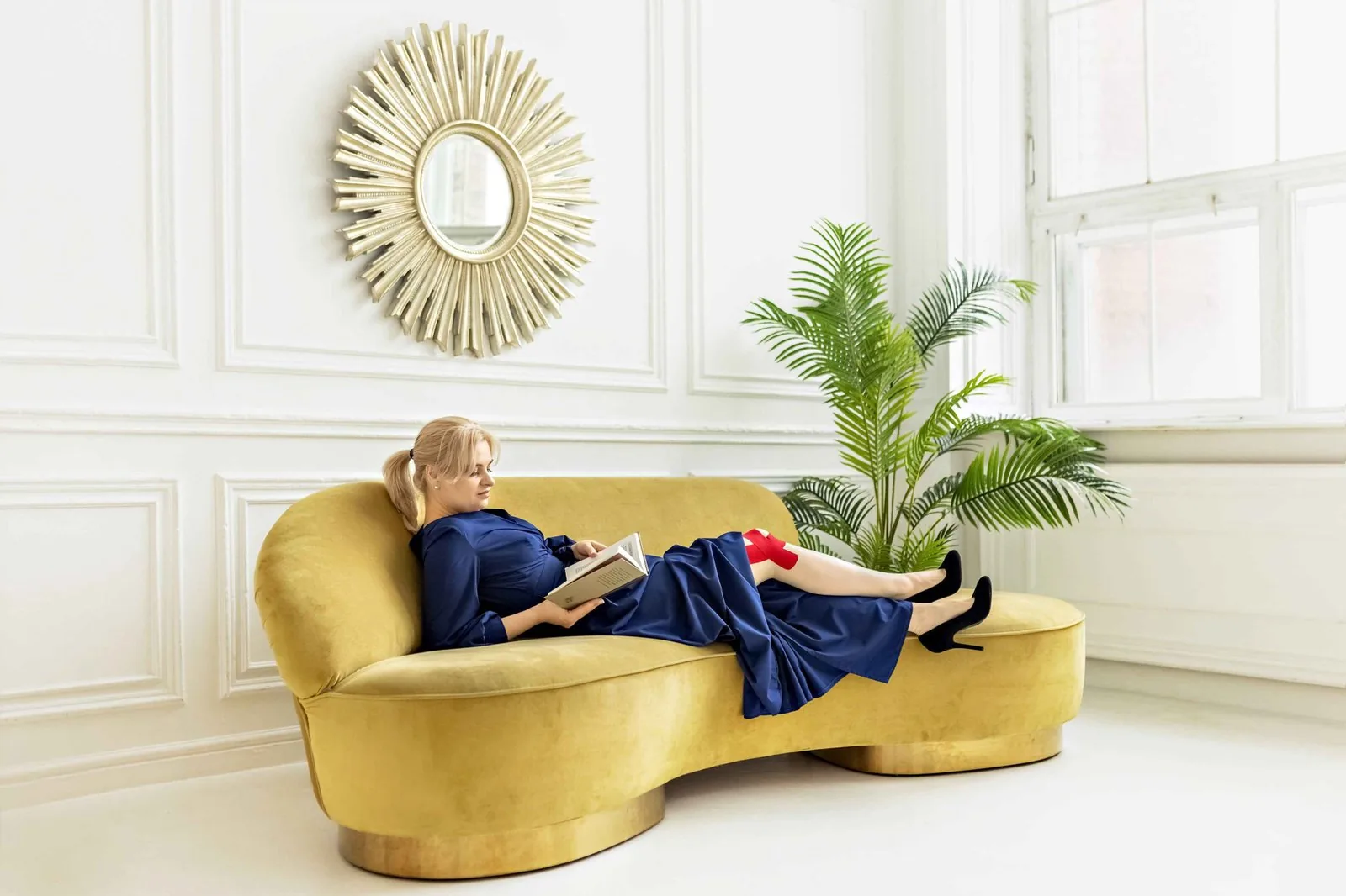 Mid-century modern sofa with tapered wooden legs